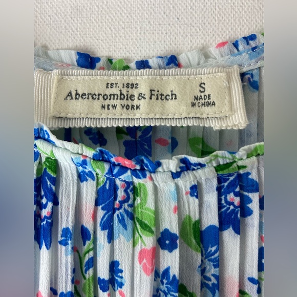 Abercrombie & Fitch Floral Adjustable Strap Floral Tank Top SzS (sku241) - Picture 2 of 8
